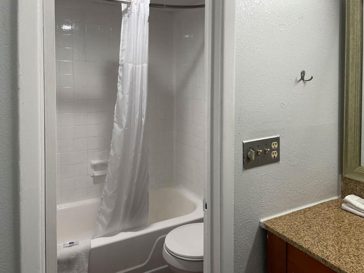 Suites Wytheville Va Bagian luar foto